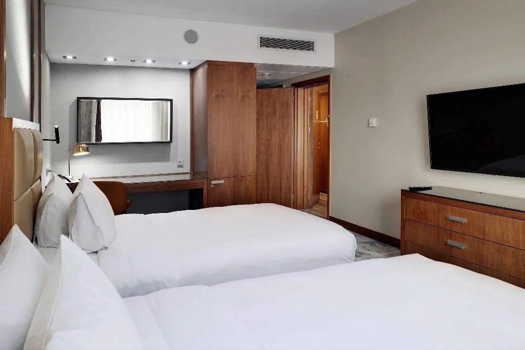 FAMILY ROOM KING SIZE BED Room, Hilton Gdansk, Gdansk