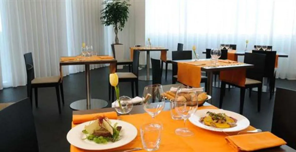 Restaurant, H2c Hotel Milanofiori, Milan
