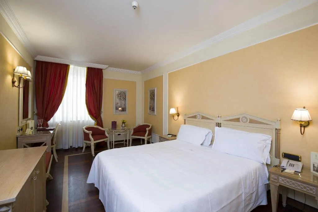 DOUBLE SUPERIOR Room, Palazzo Alabardieri, Naples