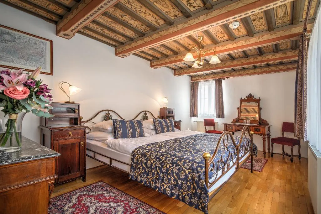 DOUBLE STANDARD Room, Red Lion, Prague