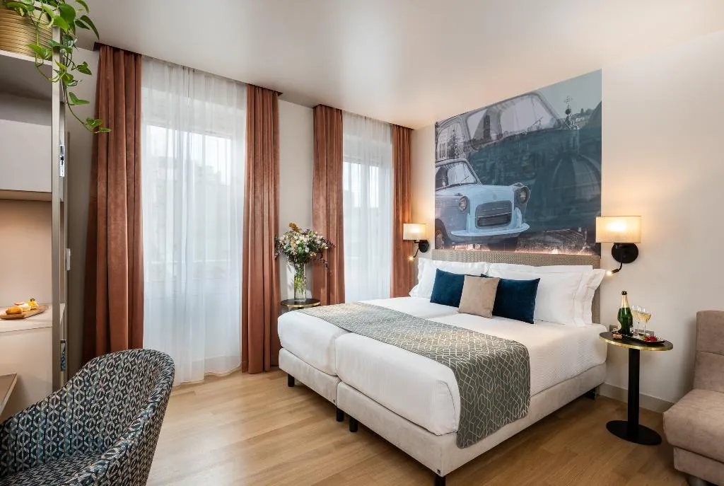 JUNIOR SUITE STANDARD Room, Leonardo Boutique Hotel Rome Termini, Rome