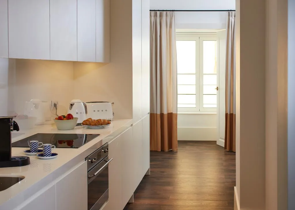 APARTMENT TWO BEDROOMS Room, The Lumiares, Lisbon