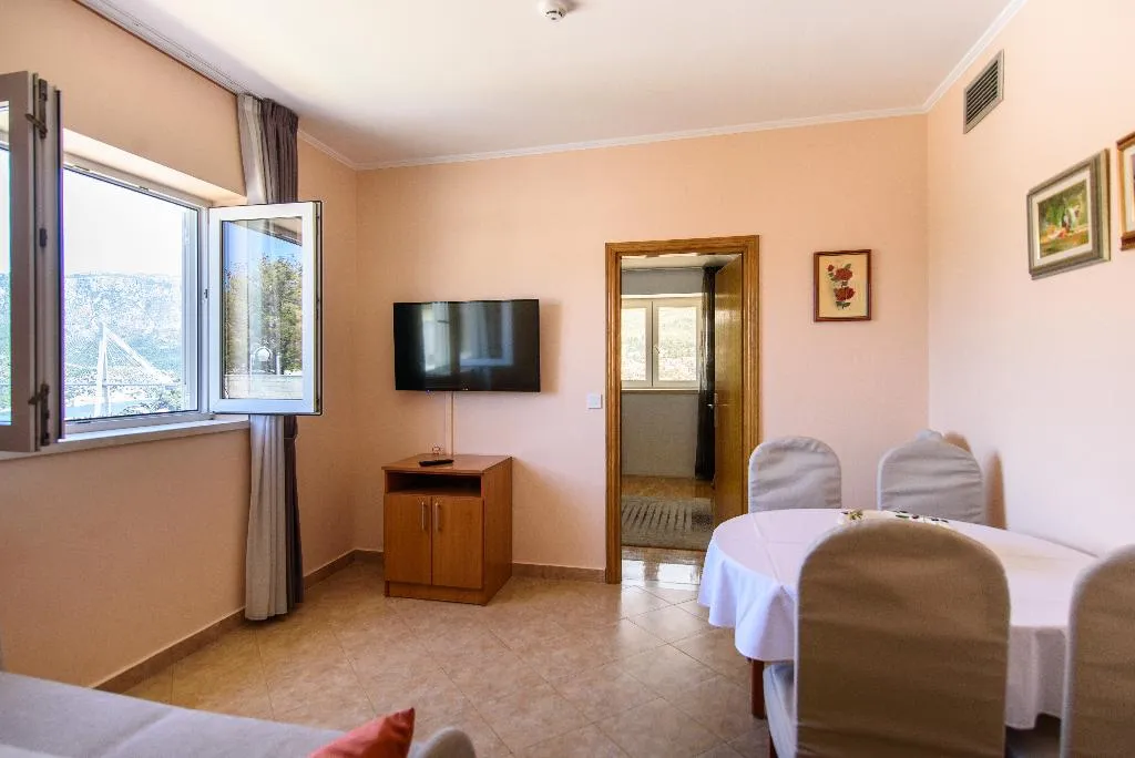 APARTMENT CAPACITY 4 TWO BEDROOMS Room, Vila Curic, Dubrovnik