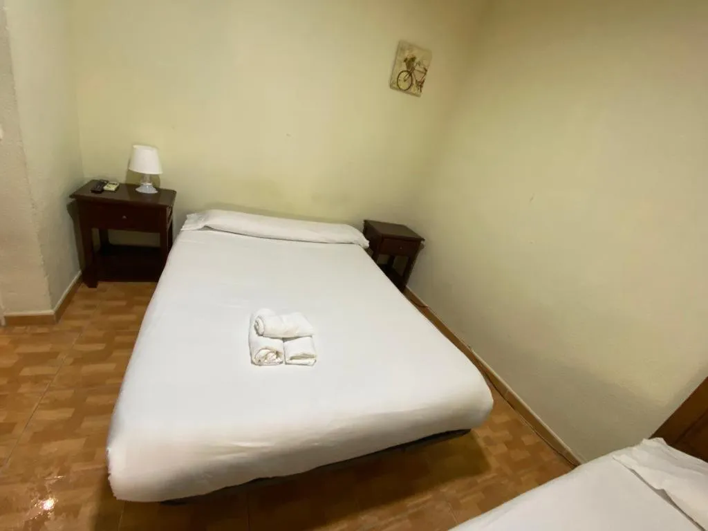 TRIPLE STANDARD Room, Hostal MYD Los Perales, Madrid