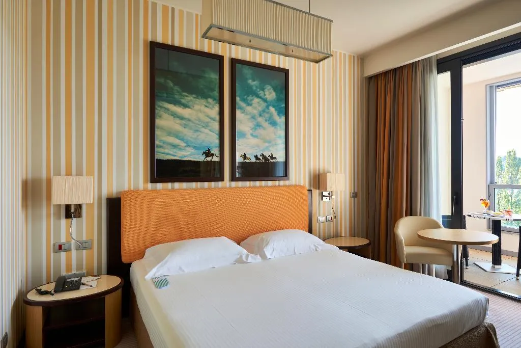 DOUBLE SINGLE USE CLASSIC WITH BALCONY Room, Unahotels Varese, Milan