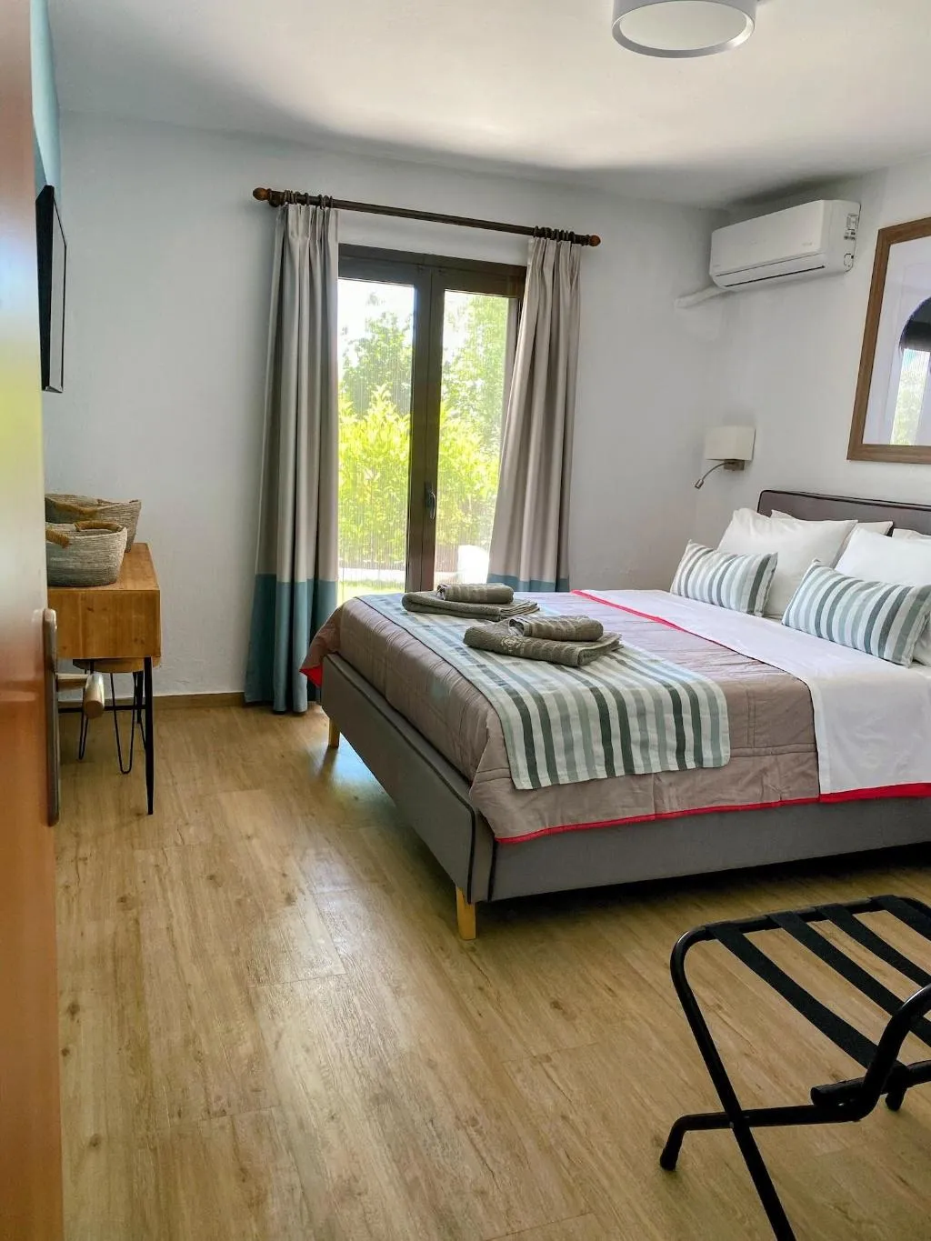 Room, Villa Karina - Near Achladies Beach, Skiathos