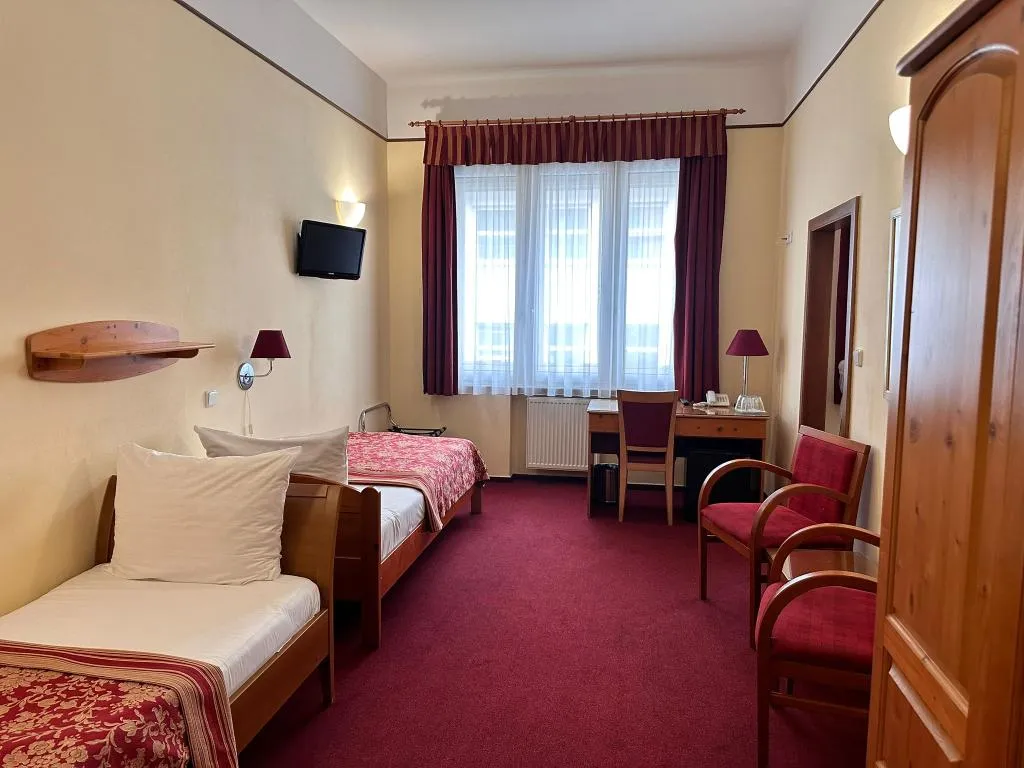 QUADRUPLE STANDARD Room, Cloister Inn, Prague