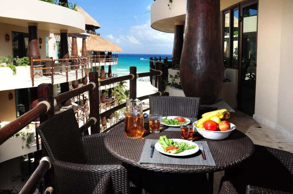 TWIN DELUXE Room, El Taj Ocean Front and Beachside Condo Hotel, Playa Del Carmen