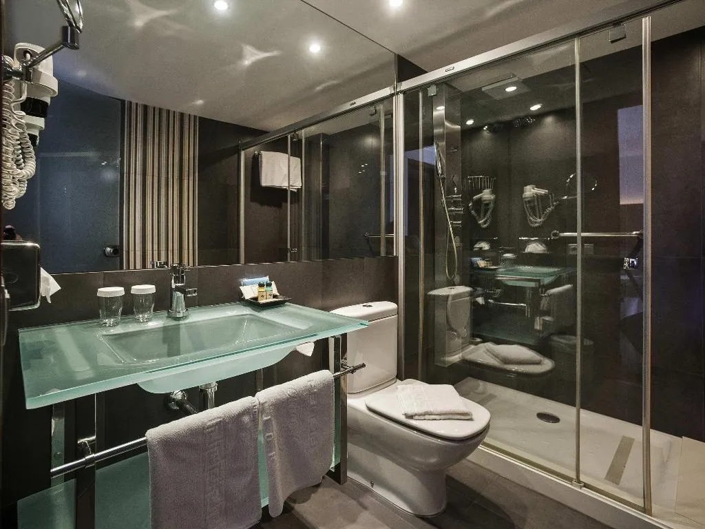 DOUBLE SUPERIOR Room, ibis Styles Figueres Ronda, Costa Brava