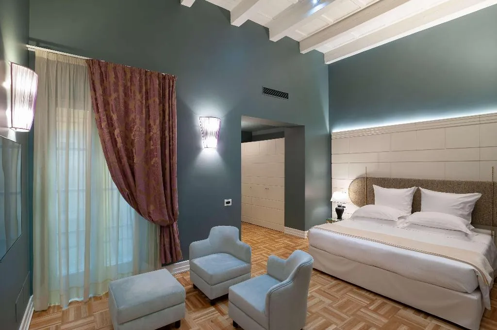 Room, Hotel Number Nine, Florence