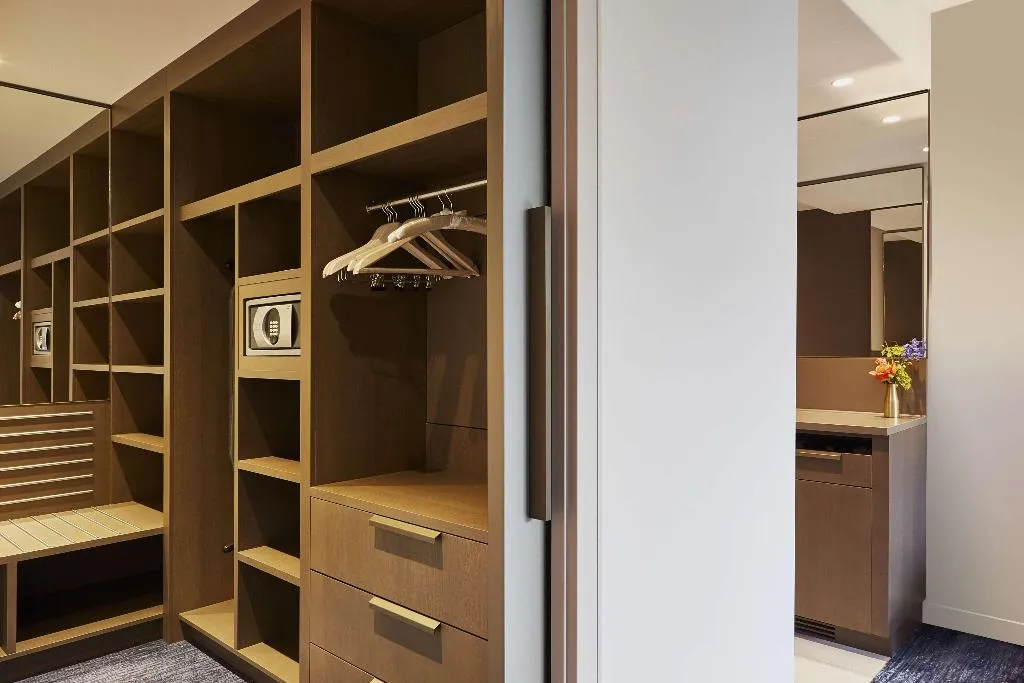 Room, Hyatt Regency Amsterdam, Amsterdam