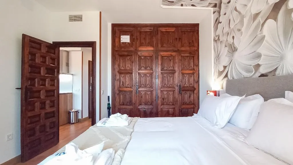 DOUBLE DELUXE ONE BED Room, Cason De Los Lopez Apartments, Madrid