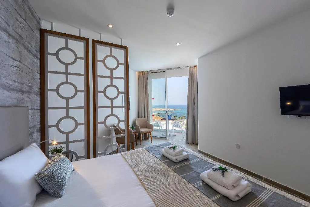Double or Twin DELUXE SIDE SEA VIEW Room, Leonardo Plaza Cypria Maris Beach Hotel & Spa, Cyprus