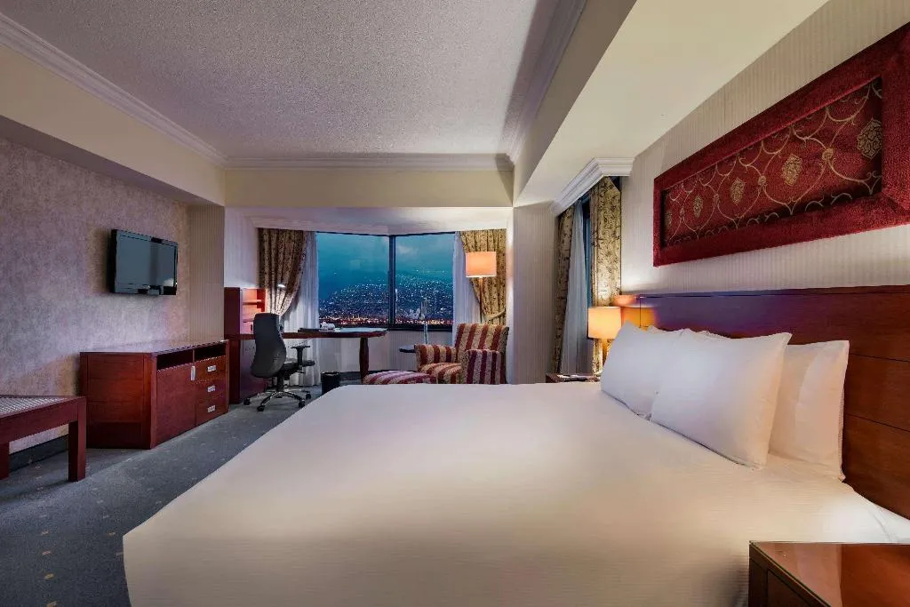 JUNIOR SUITE STANDARD Room, Hilton Izmir, Izmir