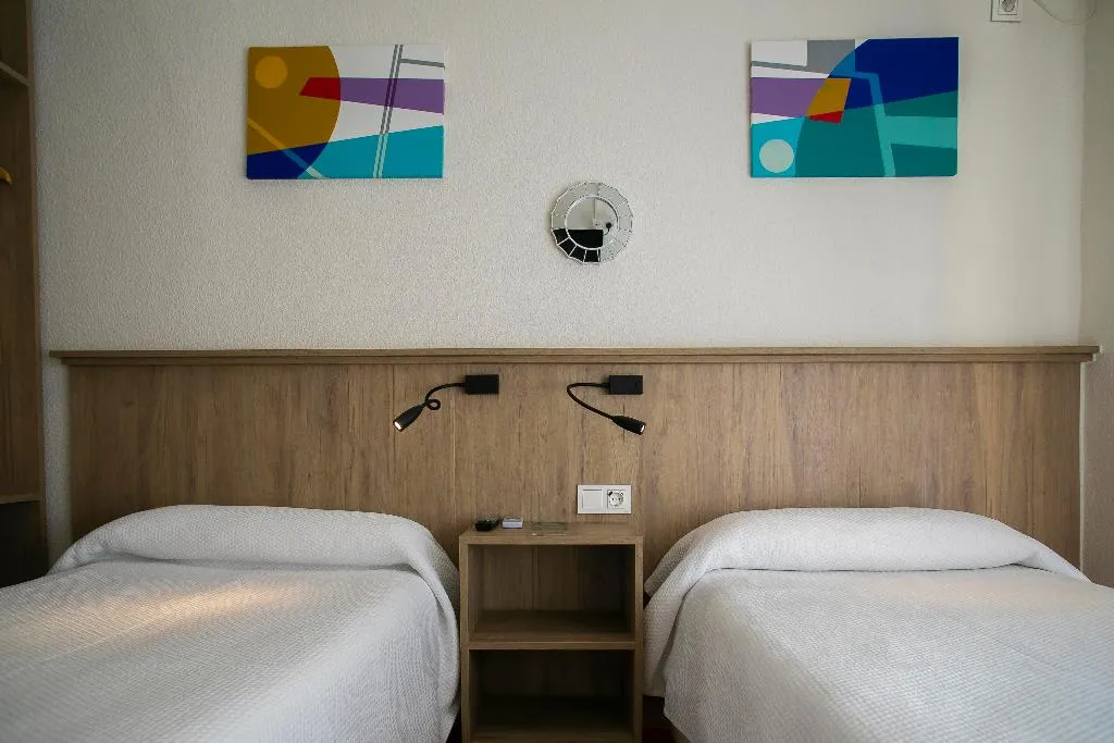 DOUBLE WITH DOUBLE BED Room, Pensión dulces sueños, Seville