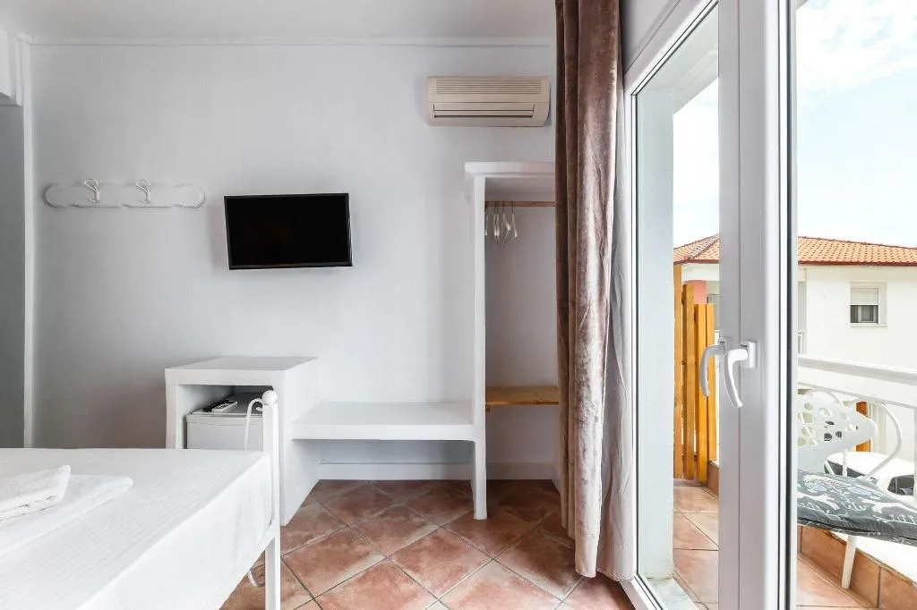 Room, Marabou, Halkidiki