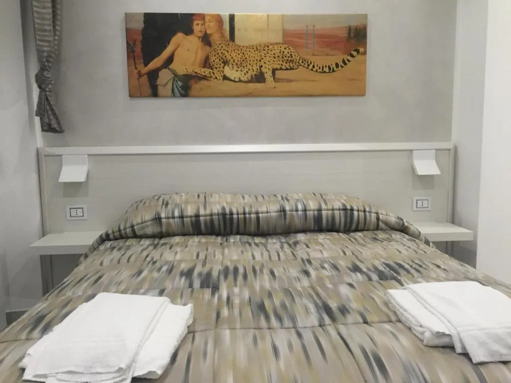 Room, Picaflor, Milan