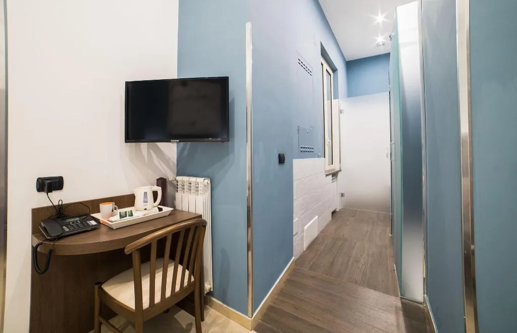 Room, Bed & Breakfast Chiaia 32, Naples