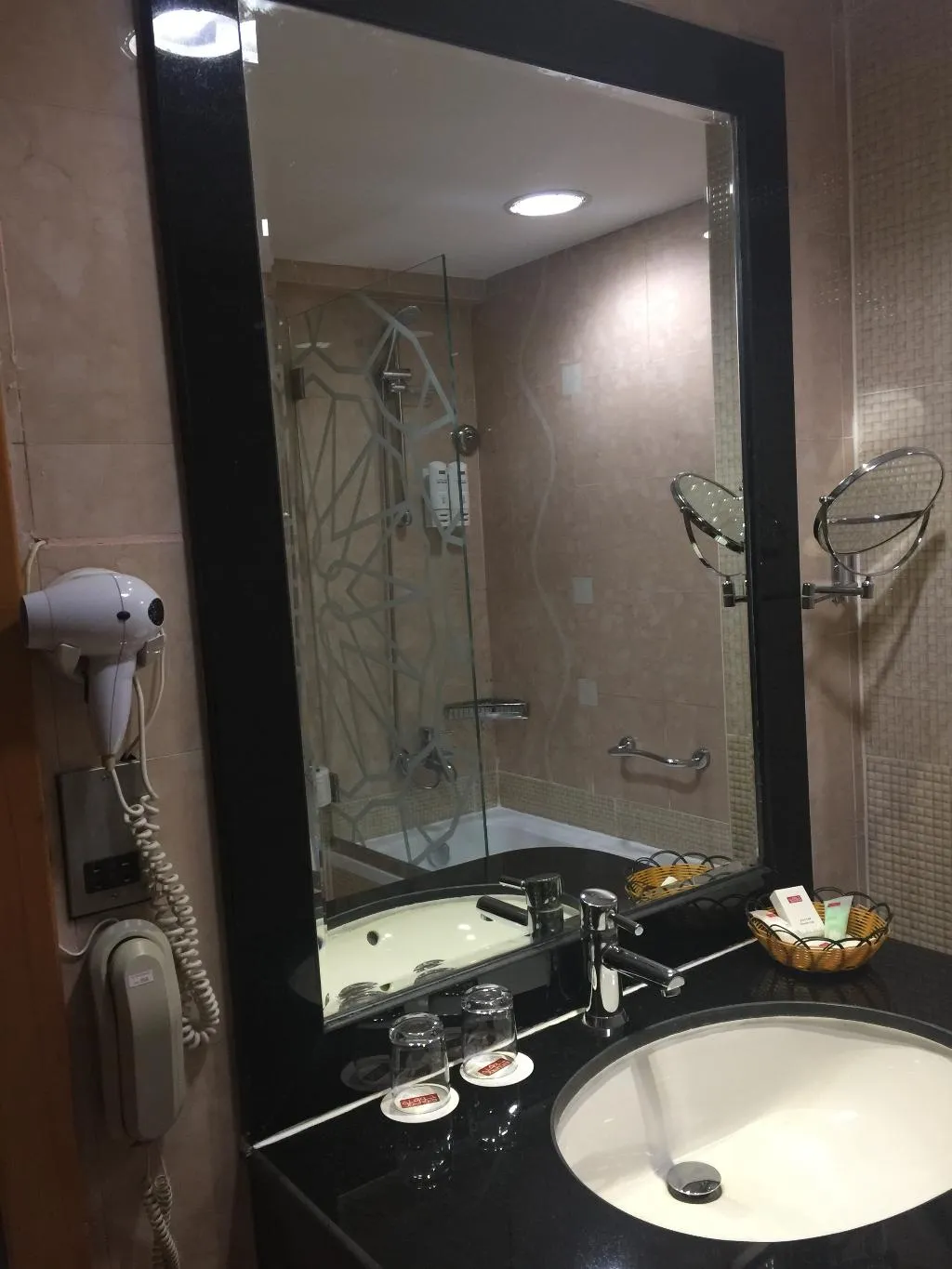 Double or Twin DELUXE Room, The Park Hotel Ex Al Jawhara Gardens, Dubai