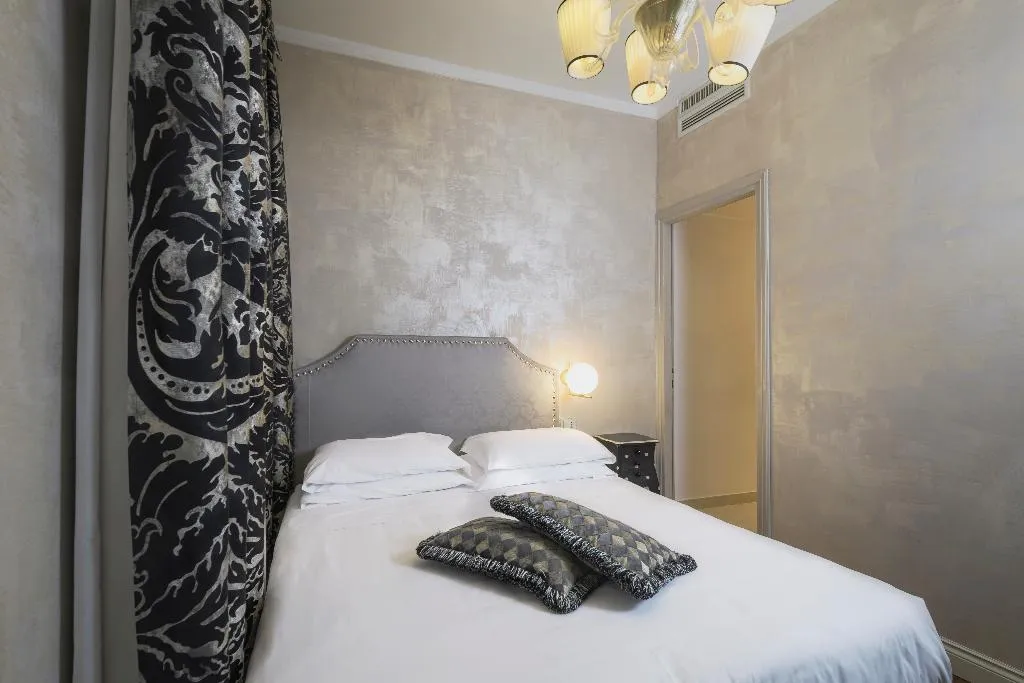 Double or Twin BASIC Room, Campiello Hotel, Venice