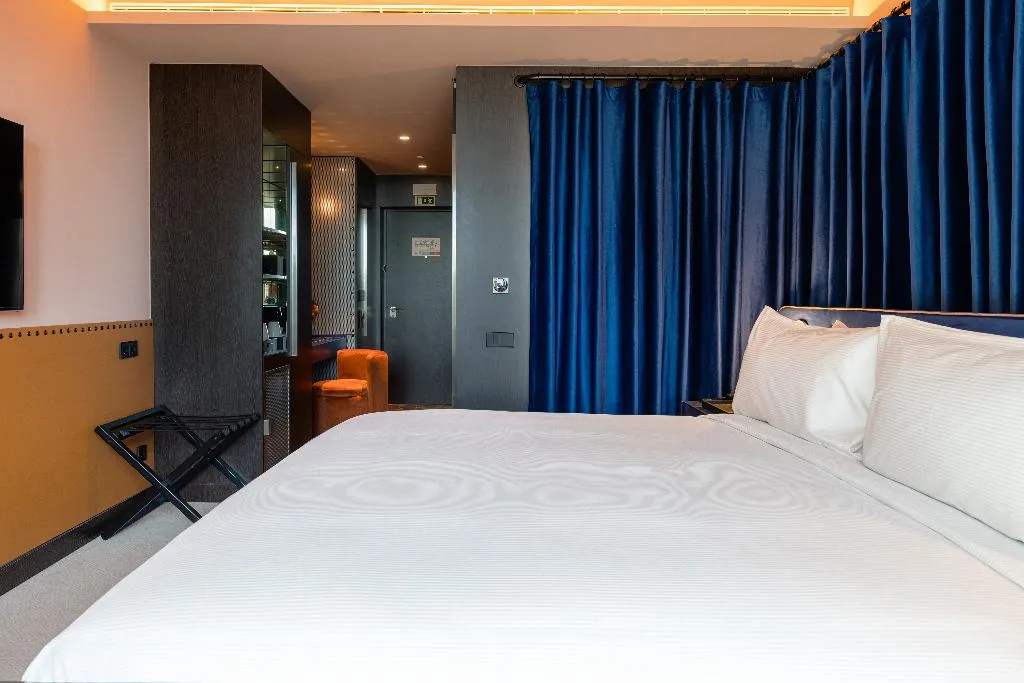 Double or Twin DELUXE KING BED Room, Cenica Porto Hotel, Curio Collection By Hilton, Porto