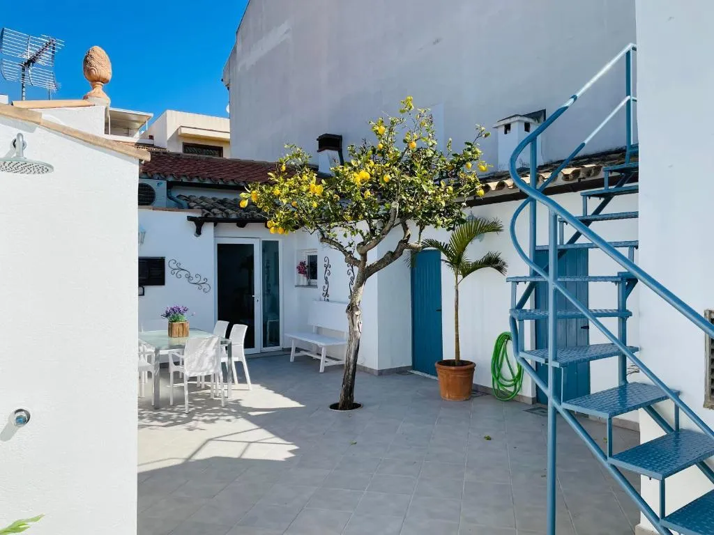 HOUSE TWO BEDROOMS WITH AIR CONDITIONING Room, Torre Playa, Majorca
