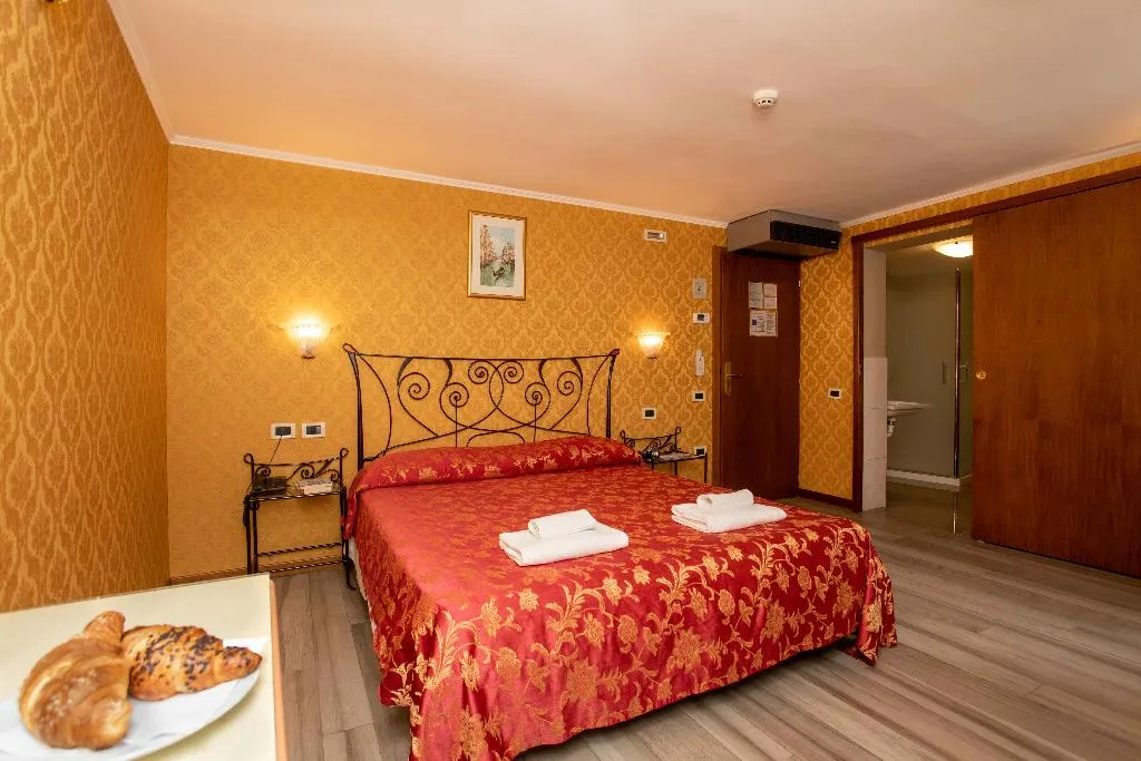 DOUBLE CANAL VIEW Room, Tintoretto Hotel, Venice