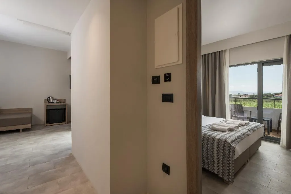 SUITE WITH JACUZZI Room, Mare Village Hotel, Crete