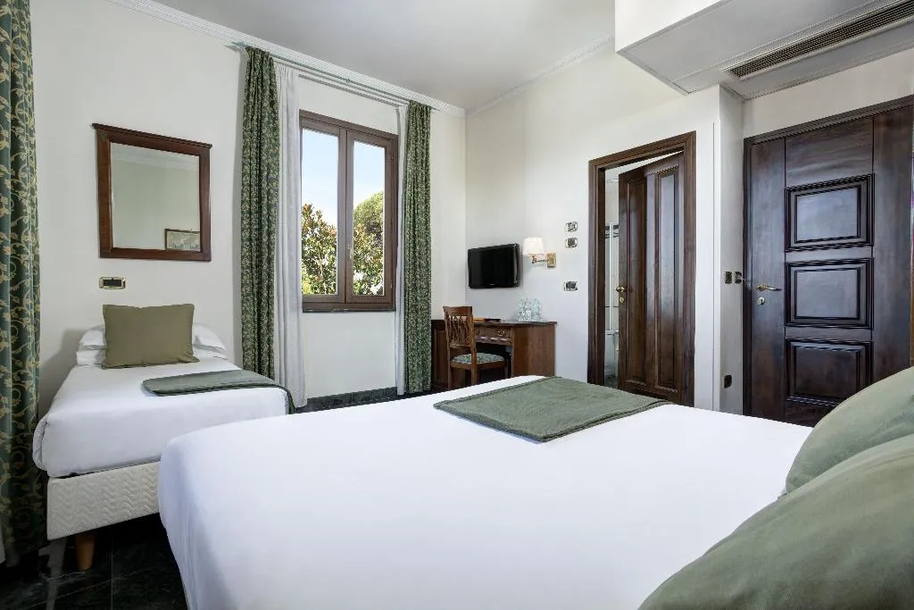 TRIPLE CLASSIC Room, Grand Hotel del Gianicolo, Rome