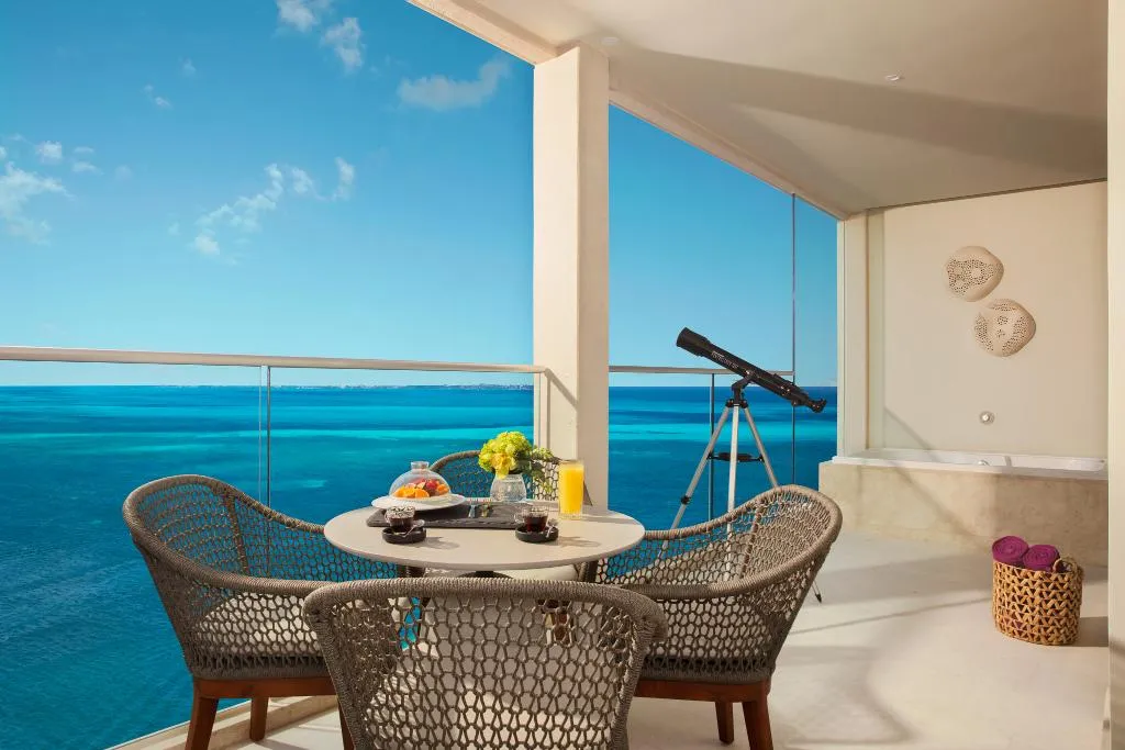 SUITE OCEAN FRONT WITH BALCONY Room, Breathless Cancun Soul Resort & Spa, Cancun Area