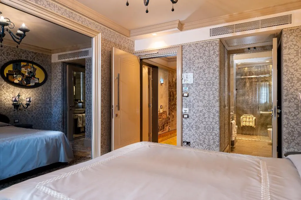 Double or Twin SUPERIOR Room, Palazzetto Madonna, Venice