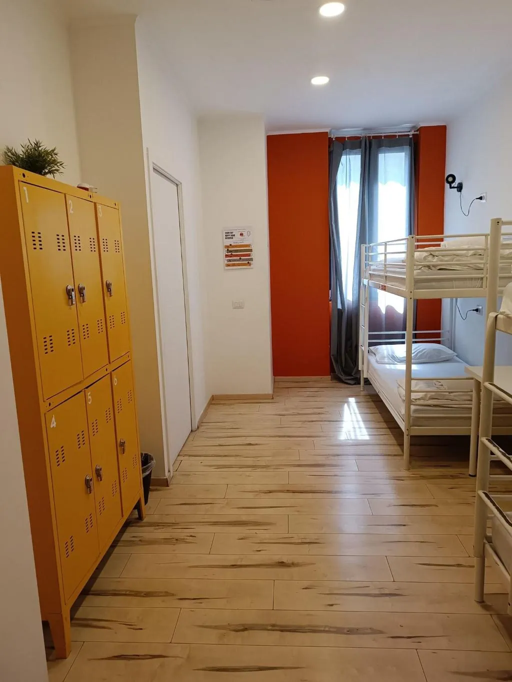 Room, Queen Hostel, Milan