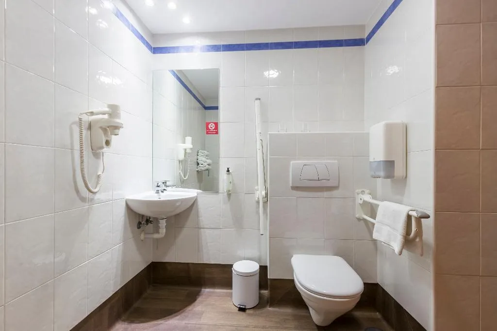 TWIN Accessible Room, Travelodge Madrid Alcala de Henares, Madrid