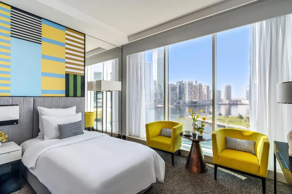 TWIN DELUXE CANAL VIEW Room, Pullman Dubai Downtown, Dubai