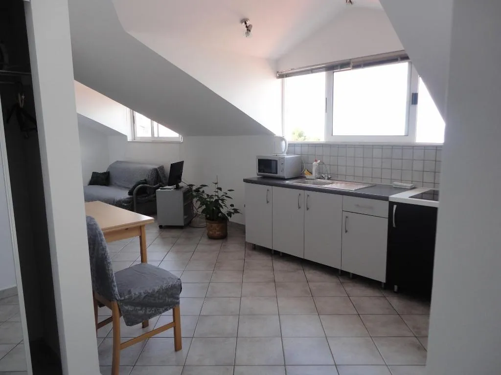 Room, Pink Inn, Split