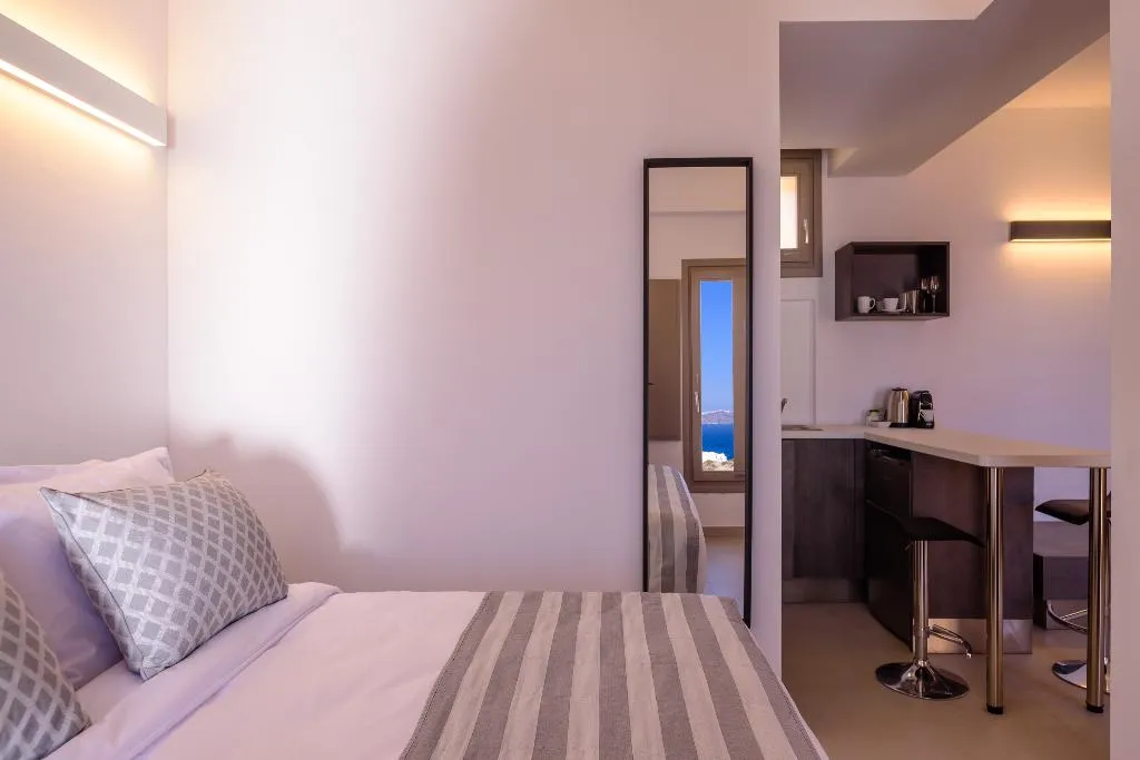 SUITE WITH JACUZZI Room, Kalestesia Suites, Santorini