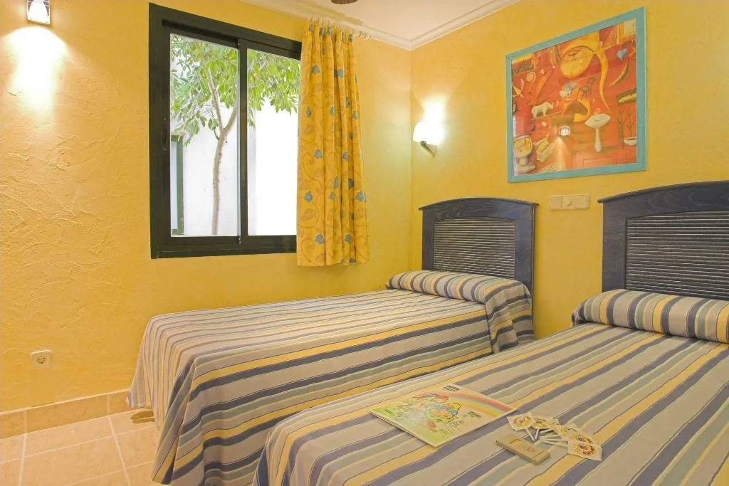 APARTMENT CAPACITY 6 Room, Royal Son Bou Family Club, Menorca
