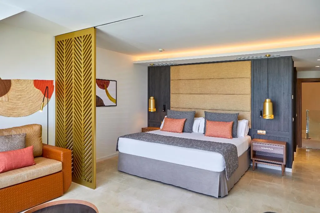 JUNIOR SUITE STANDARD Room, Zafiro Palace Andratx, Majorca