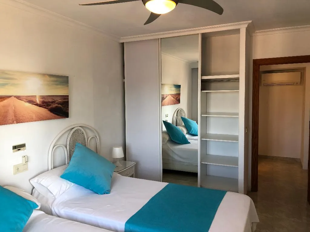 APARTMENT SIDE SEA VIEW WITH BALCONY Room, Torre Playa, Majorca