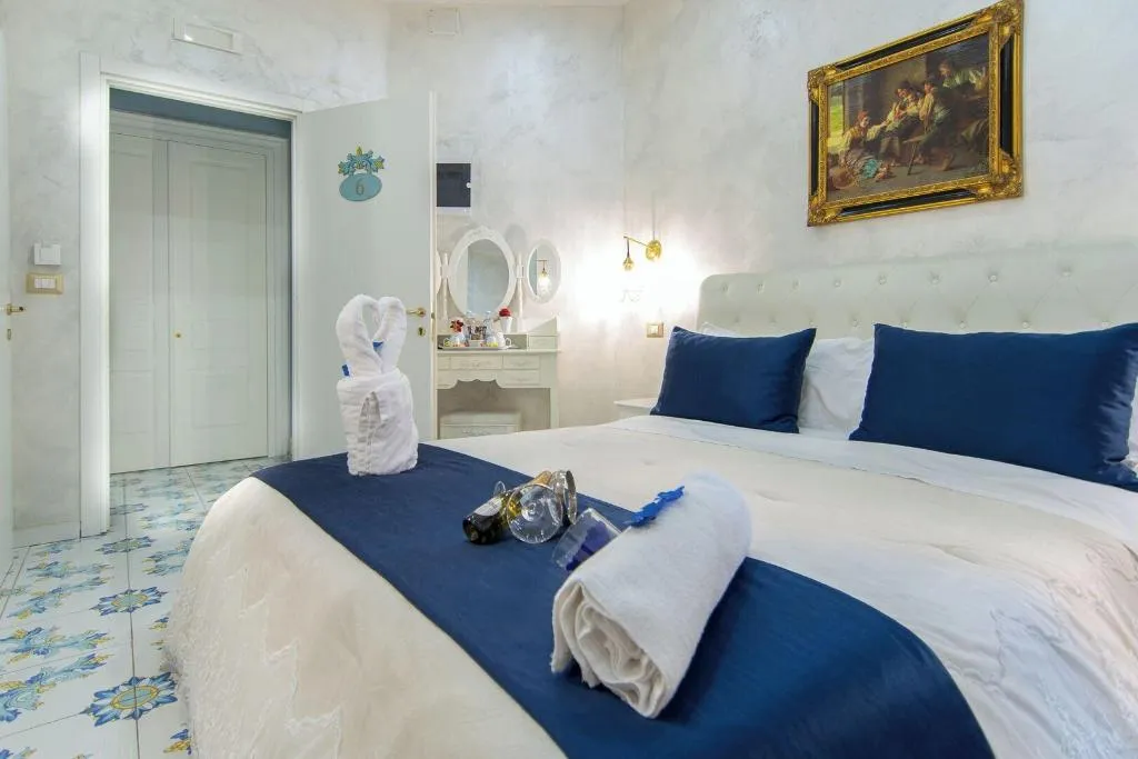 Room, Alma Adry, Naples