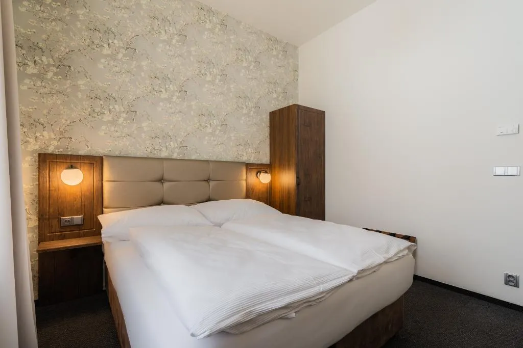 DOUBLE SUPERIOR Room, EA Hotel Victoria, Prague