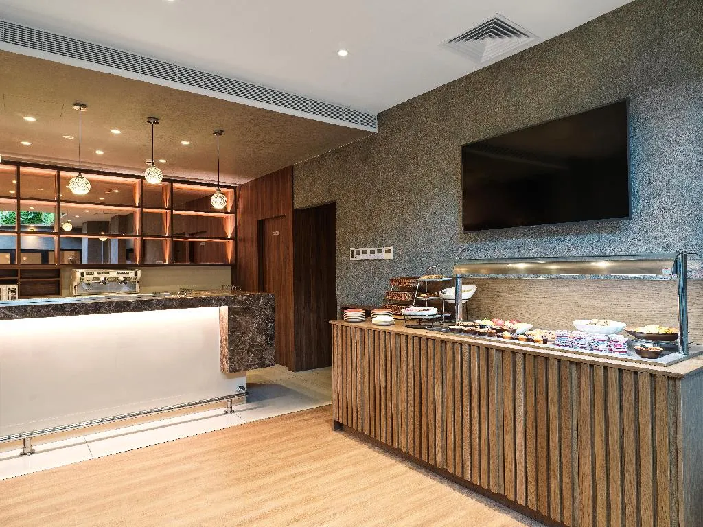 Bar, Leonardo Boutique Hotel Larnaca, Cyprus