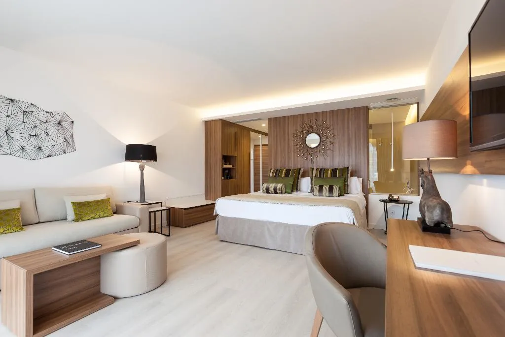 JUNIOR SUITE POOL VIEW Room, Zafiro Palace Alcudia, Majorca
