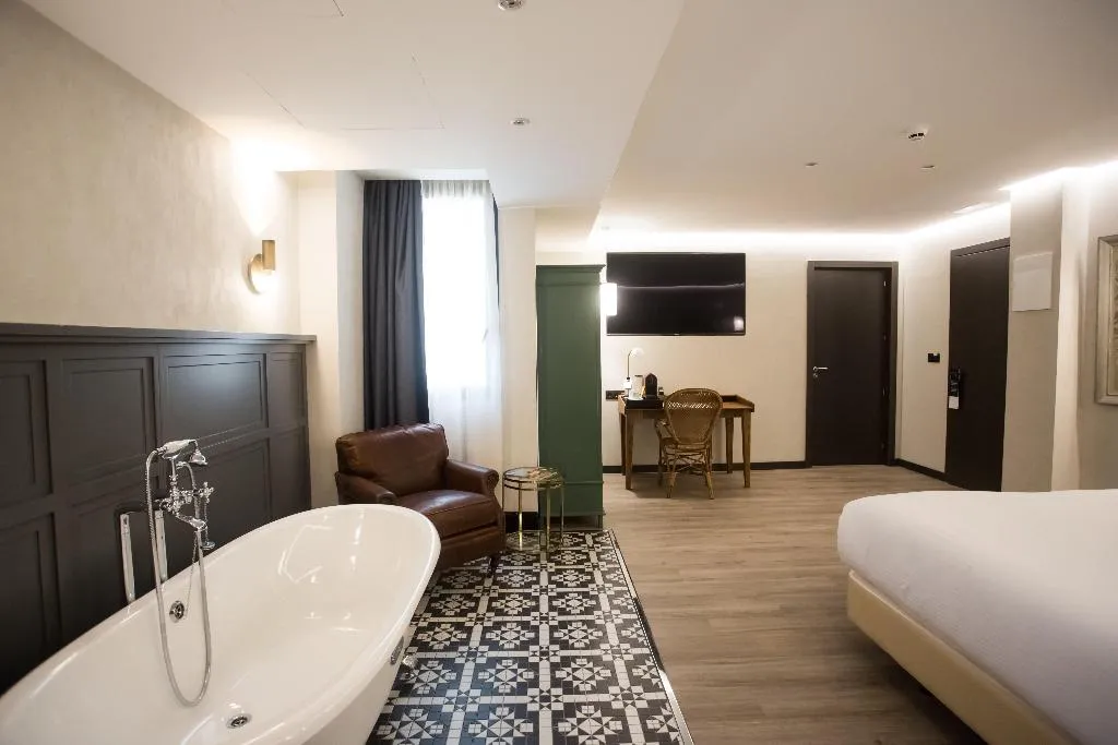 SUITE KING BED ONE BEDROOM  Room, Hotel Indigo Madrid - Gran Via, Madrid