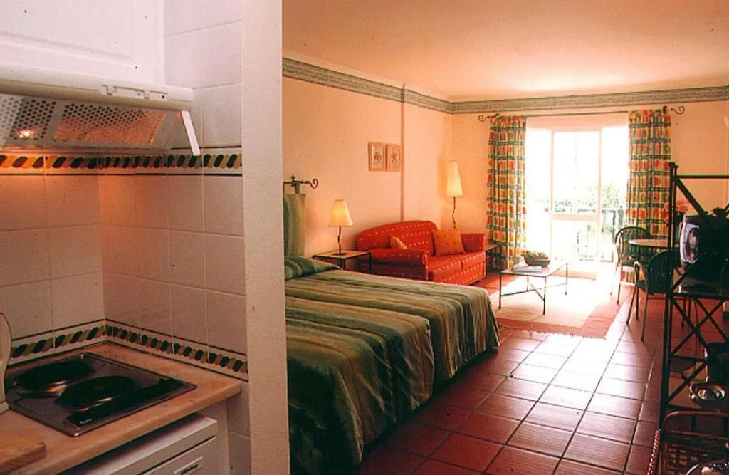 STUDIO WITH DOUBLE BED Room, Quinta Mae Dos Homens Garden Village, Madeira
