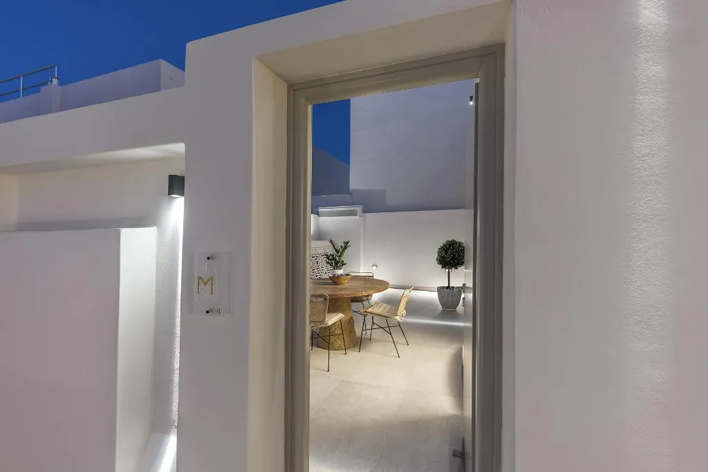 SUITE DELUXE WITH TERRACE Room, La Madeleine Oia, Santorini