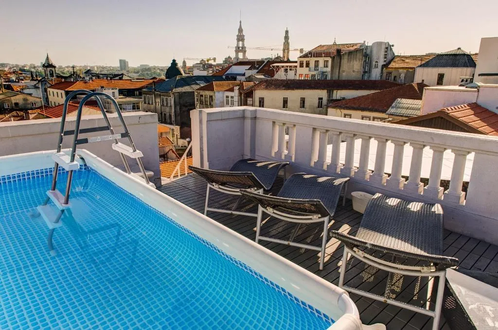 Sports and Entertainment, Rivoli Cinema Hostel, Porto
