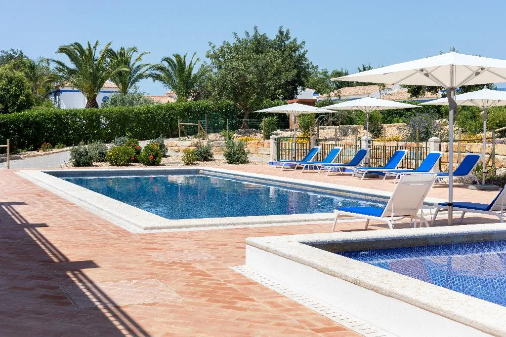 VILLA FOUR BEDROOMS Room, Shantivillas, Algarve