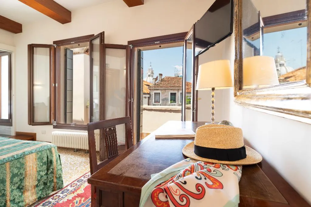 APARTMENT WITH TERRACE Room, Palazzo Schiavoni Residenza d'Epoca, Venice