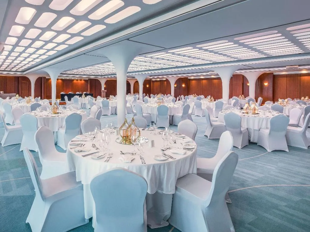Conferences, Queen Elizabeth 2, Dubai